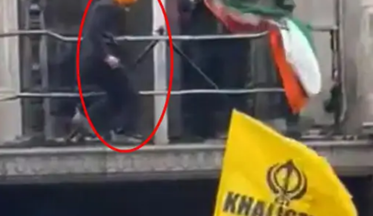 khalistan supporters remove tiranga from indian high commission in london