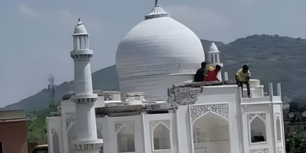 bulldozer ran on ajmer 7 wonder park it was very popular among the people