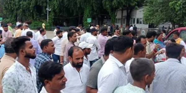 ruckus erupts at jdu office over seat sharing workers get angry over ticket 20251013 153859 0000