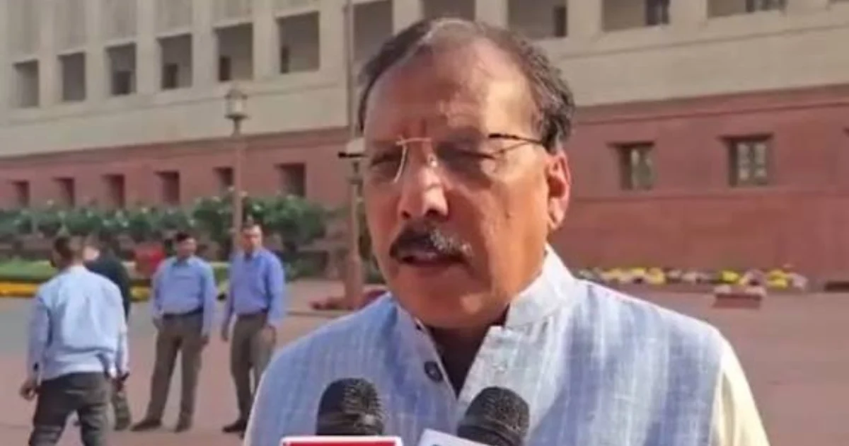 20000 name missing voter list mau samajwadi party serious allegation agains 20251130 113149 0000